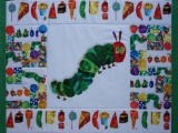 Babykrabbeldecke "Die kleine Raupe Nimmersatt" 107 cm x 134 cm